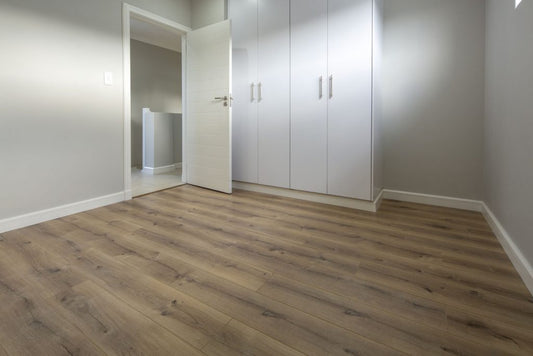 AGT NATURA LINE ILGAZ OAK 8MM (1,83M²/PQ), parquet, Debrico magasin de matériaux de construction sur Bruxelles