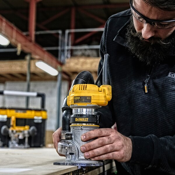 DÉFONCEUSE ET AFFLEUREUSE Ø8MM - 900W, Debrico, magasin de matériaux de construction sur Bruxelles