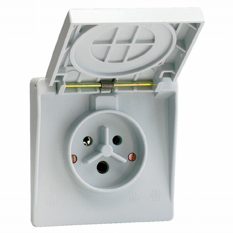 VYNCKIER IP44 230/400V 2P+T 32A WALL SOCKET