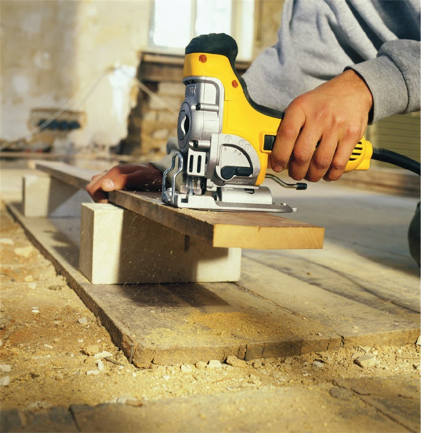 Scie sauteuse Body Grip en Coffret, Dewalt, Debrico, Magasin de matériaux de construction sur Bruxelles